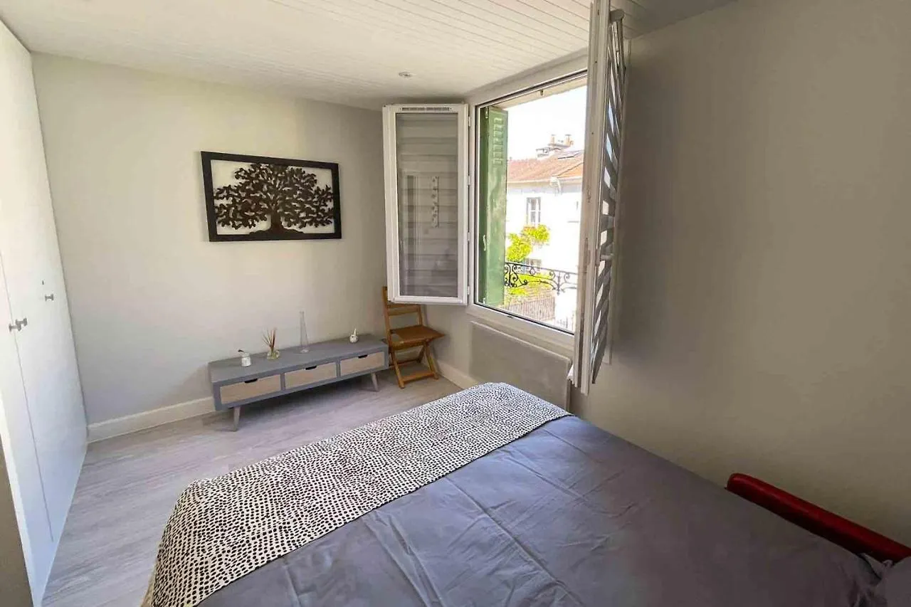 Charming Townhouse With Garden In The City Of Love Paryż 0*,  Francja