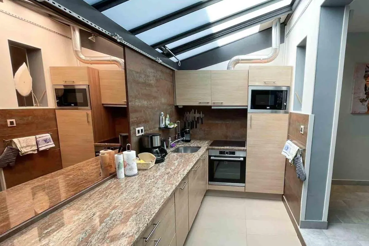 Charming Townhouse With Garden In The City Of Love Παρίσι Γαλλία
