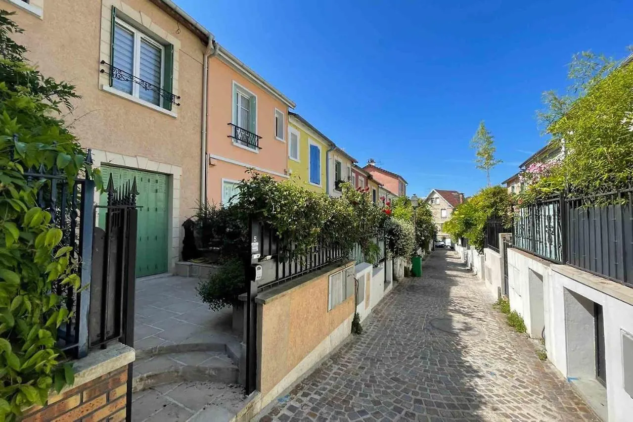 Charming Townhouse With Garden In The City Of Love Παρίσι Σπίτι διακοπών