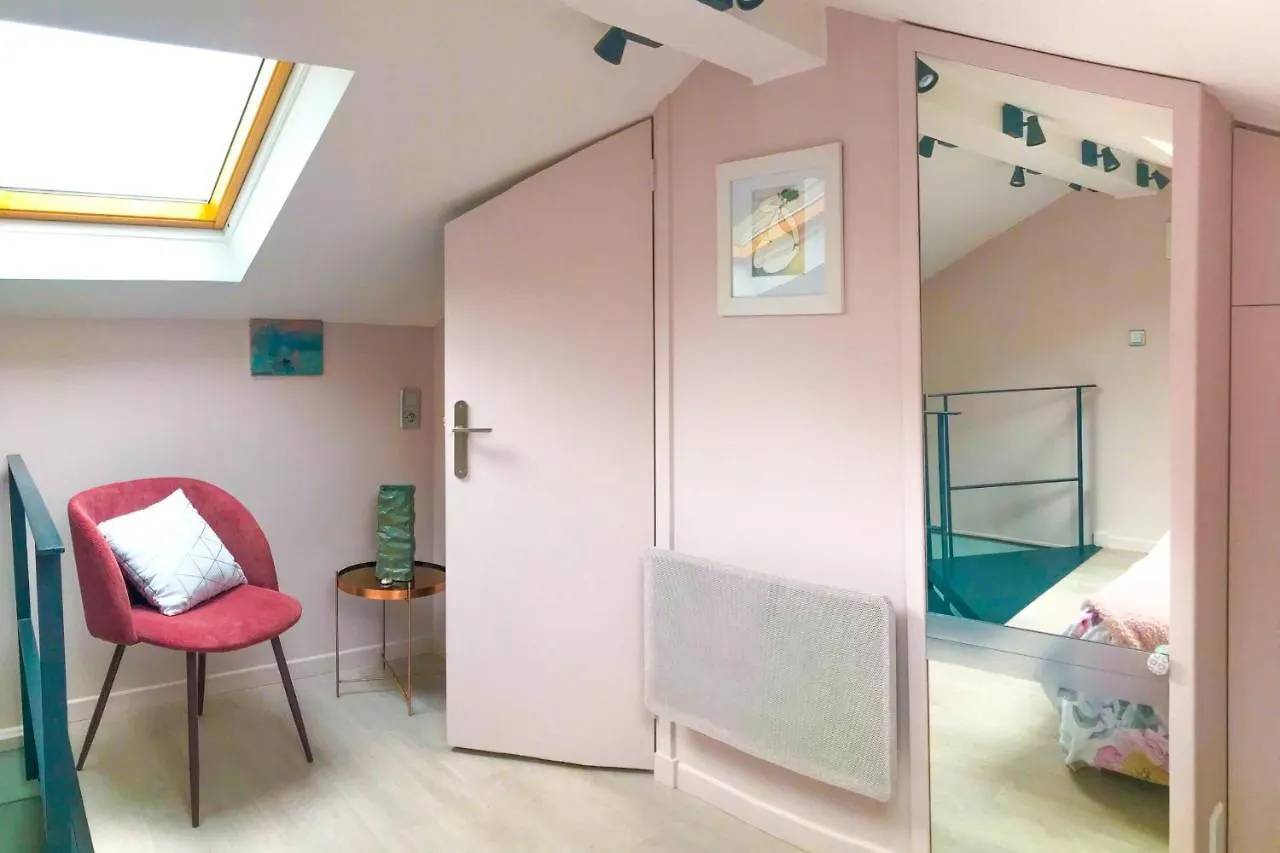 Charming Townhouse With Garden In The City Of Love Paryż